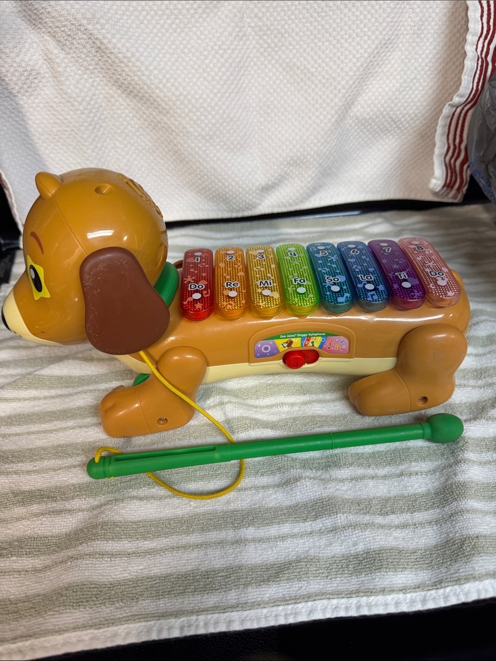 Brown Dog Xylophone Pull Toy with Multicolor Rainbow Keys